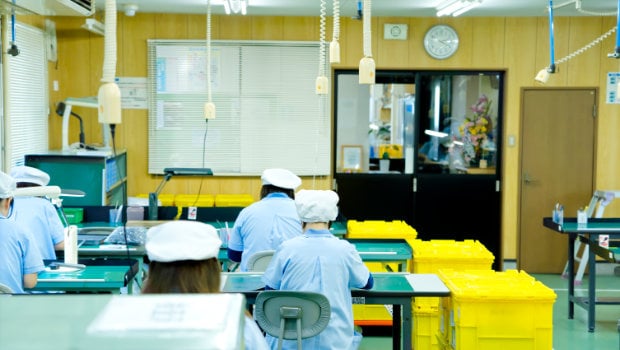 熟練したスタッフがイレギュラーなモードにも気付きます。検査受託はウチダへお任せください。